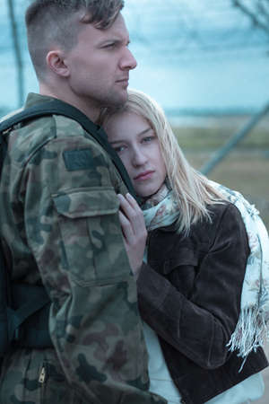Junger Soldat besorgt es seiner Freundin Junger Soldat besorgt es seiner Freundin